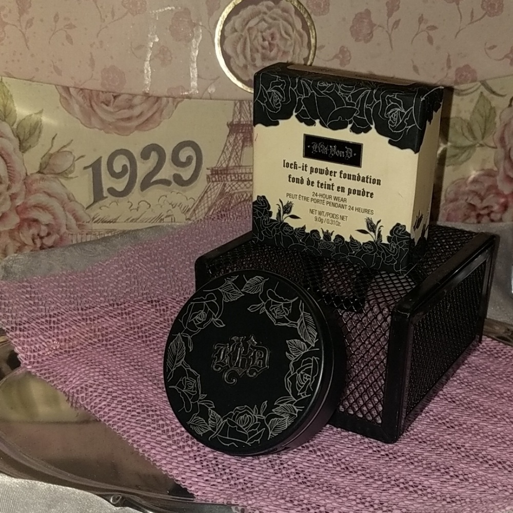SOLD** Kat Von D Lock-it Powder Foundation